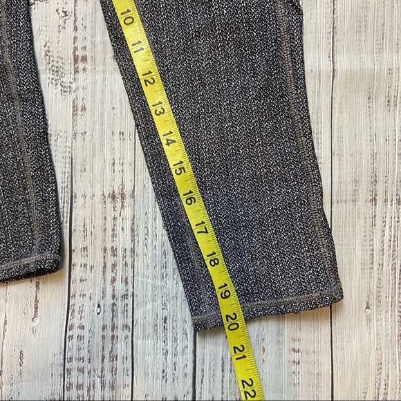 Athleta Static Drifter Gray Capri. Size Small. - Picture 11 of 13